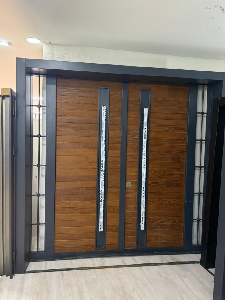 Apartman Giriş Kapısı
